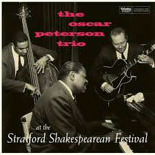 Portada del álbum "At the Stratford Shakespearean Festival" del Oscar Peterson Trio, con una fotografía en blanco y negro del trío en el escenario.